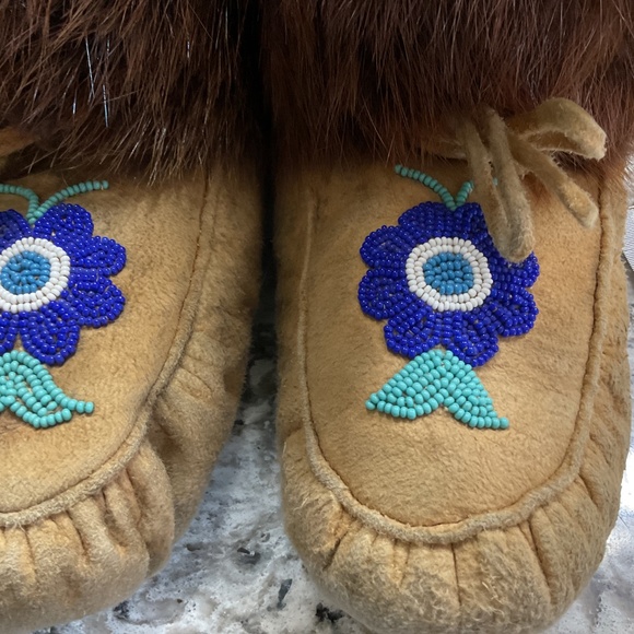 Moose hide Inuit boots - Picture 6 of 6